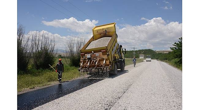 Yazıhan&#39;da 20 km&#39;lik grup yolu asfaltlanıyor