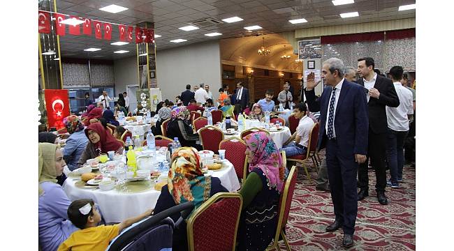 Yetim çocuklar iftarda bir araya geldi