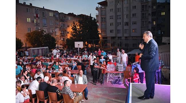 Yunusemre&#39;de iftar sofrası Topçuasım&#39;da kuruldu