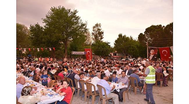 Adala Mahallesi&#39;nde iftar sofrası