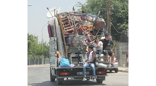 Adana&#39;da tehlikeli yolculuk