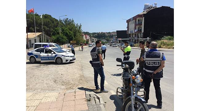 Antalya&#39;da sürücüler seçici göz uygulaması ile denetlendi