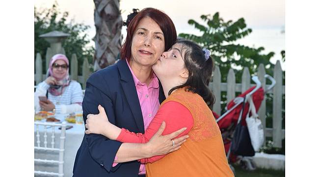 Avcılar&#39;da özel çocuklar için iftar