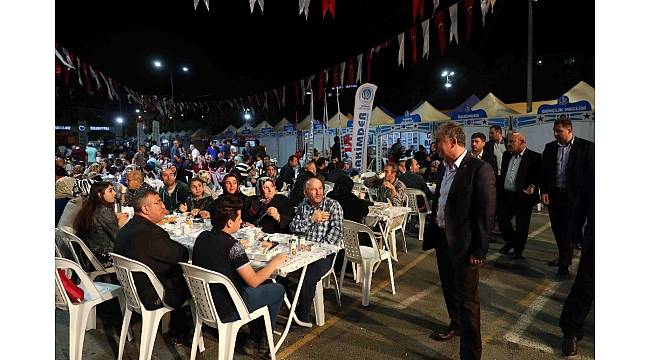 Bağcılar&#39;da sahurda Türkiye sofrası kuruldu