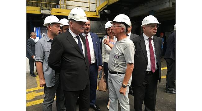 Bakan Özlü&#39;den demir çelik fabrika ziyareti