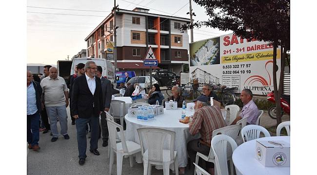 Başkan Ay, halkla birlikte oruç açtı