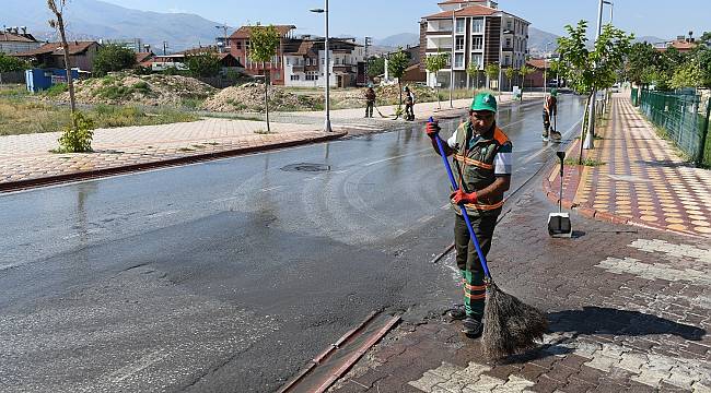  Başkan Çınar, Yeşiltepe’de temizlik çalışmalarını inceledi