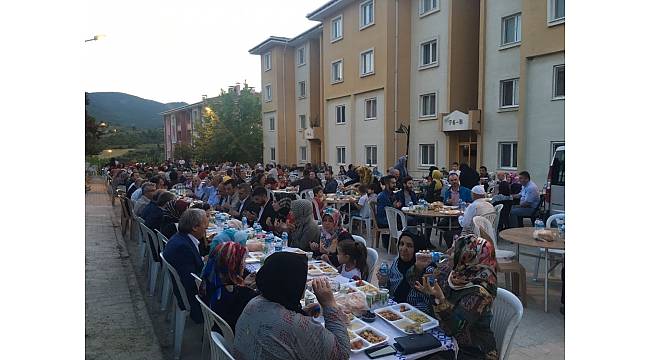 Başkan Şahin orucunu TOKİ sakinleri ile açtı