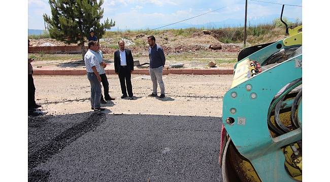 Beyşehir&#39;de sıcak asfalt çalışmaları sürüyor