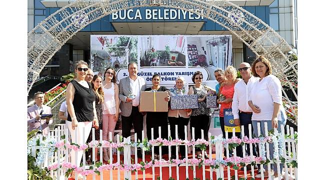 Buca&#39;nın balkonları rengarenk