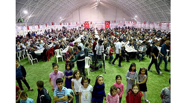 Büyükşehir Belediyesi iftarları devam ediyor