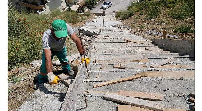 Çankaya&#39;dan eğimli bölgelere merdivenli yol