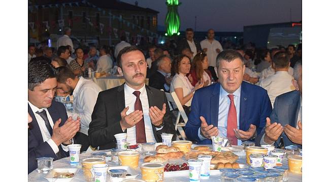 Cumhuriyet Meydanında iftar şöleni