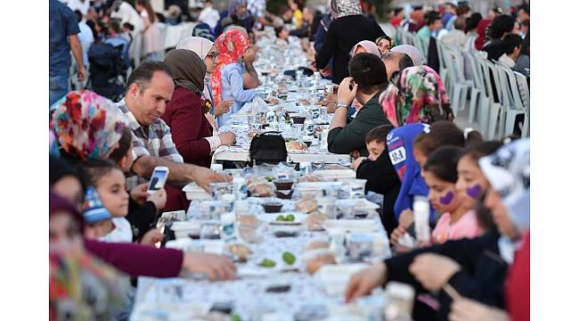 Diyanet İşleri Başkanı Erbaş, çocuklarla iftar yaptı