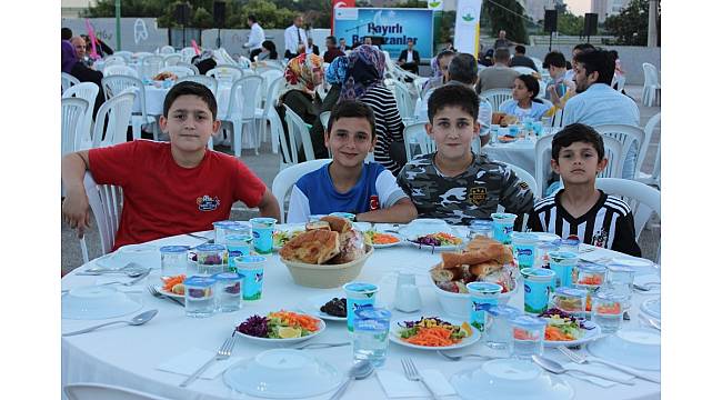 Dündar, Emek Mahallesi sakinleriyle iftarda buluştu