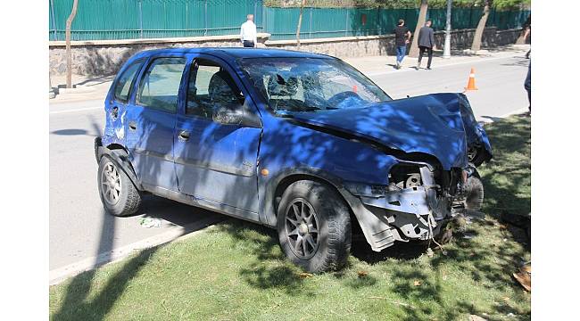 Elazığ&#39;da trafik kazası: 2 yaralı