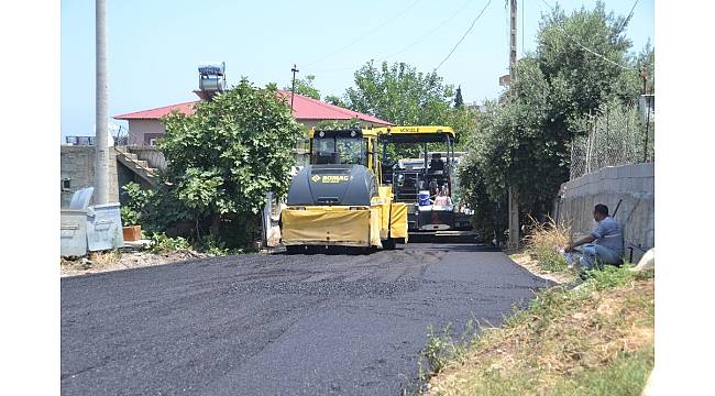 Erdemli&#39;de asfalt çalışmaları sürüyor