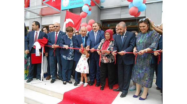 Eskişehirli iş adamı, Emirdağ&#39;a 12 derslikli okul yaptırdı