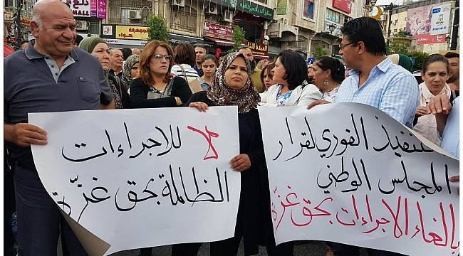 Gazze&#39;deki yaptırımlar Ramallah&#39;ta protesto edildi