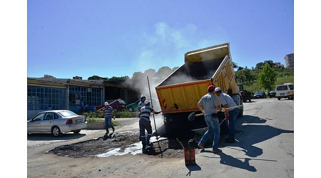 Gediz&#39;de asfalt bakım ve onarım çalışması