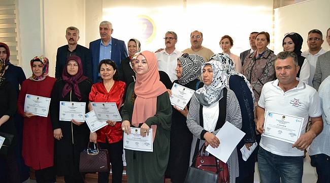 Girişimcilik Kursunu bitirenlere sertifikaları verildi