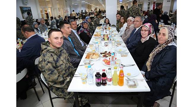 Hava Er Eğitim Tugay Komutanlığı&#39;nda iftar