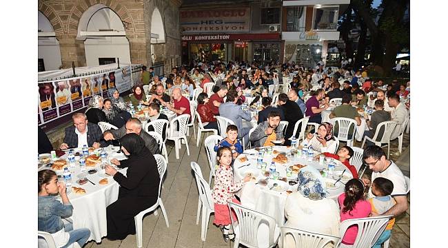 İshakpaşa Meydanı&#39;nda anlamlı iftar