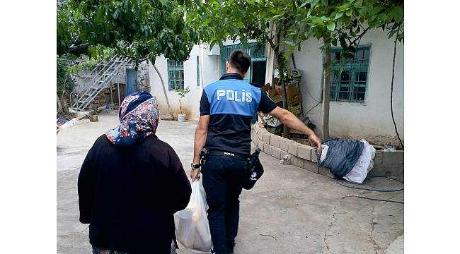 Kahta&#39;da polis ekipleri Ramazan yardımı dağıttı