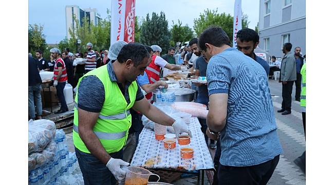 Kızılay&#39;dan hasta yakınlarına iftar