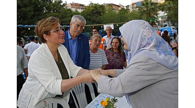 Konak&#39;ın iftar sofraları devam ediyor