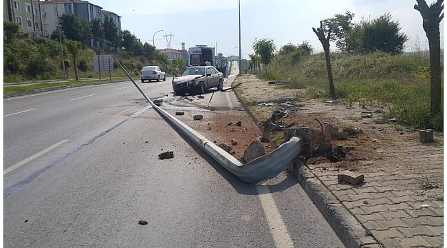 Kontrolden çıkan otomobil elektrik direğine çarptı: 1 yaralı