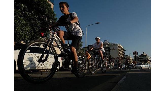 Kuşadası bisikletçiler doğa için pedal çevirdi