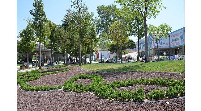 Kuşadası&#39;nda çevre yolu kavşaklarında peyzaj çalışması devam ediyor