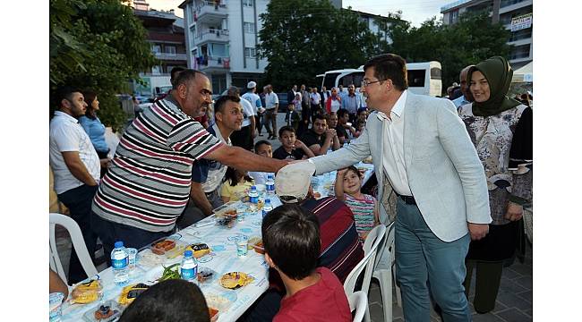 Merkezefendi&#39;de iftar sofrası Çakmak Mahallesi&#39;nde kuruldu