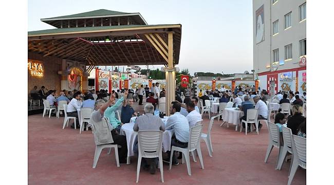 MHP&#39;liler Nizip&#39;te iftar yemeğinde buluştu