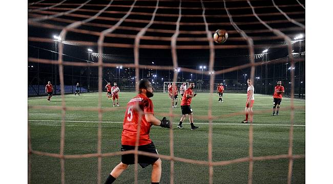 Milli futbolcular Kızılay için sahaya çıktı