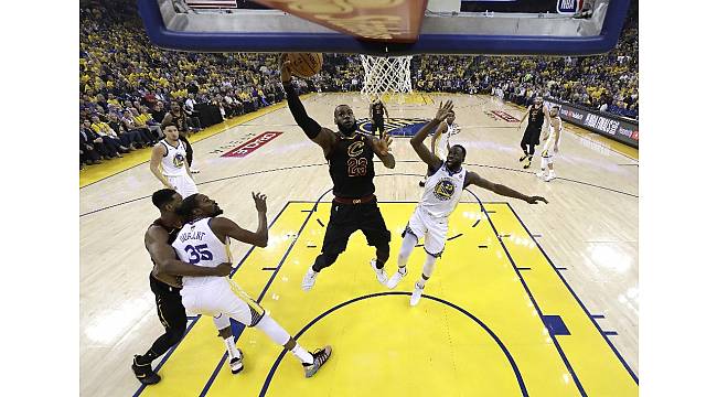 NBA Finallerinde ilk adımı Golden State Warriors attı