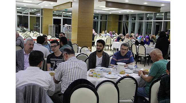 SAÜ İlahiyat Fakültesi&#39;nde Akademik Kurul Toplantısı ve iftar