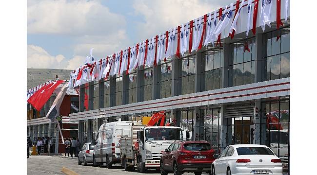 Şehir Hastanesi karşısındaki iş yerleri sahiplerine teslim edildi