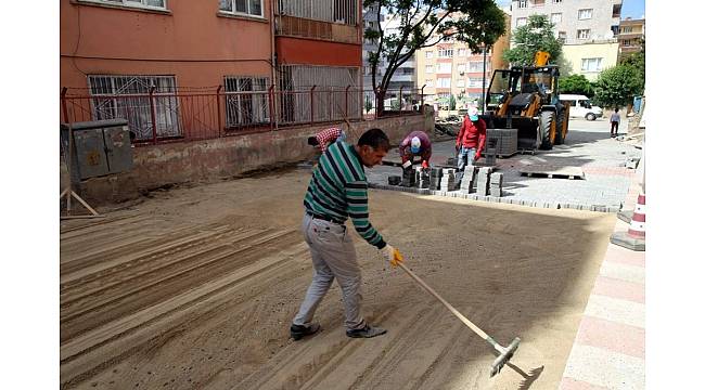 Siirt&#39;te yol yapım çalışmaları devam ediyor