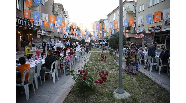 Sincan Belediye Başkanı Ercan, esnafla iftarda buluştu