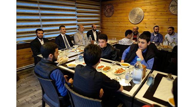 Suriyeli hafız öğrencilerle iftar programı