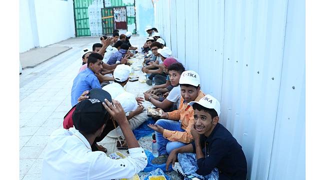 TİKA&#39;dan Yemen&#39;de yetimlere iftar