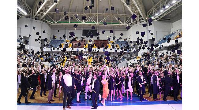 Toros Üniversitesi&#39;nde mezuniyet coşkusu