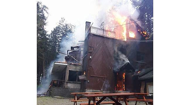 Tosya Tabiat Parkı Dipsiz Göl tesislerinde yangın