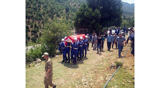 Trafik kazasında hayatını kaybeden uzman çavuş defnedildi