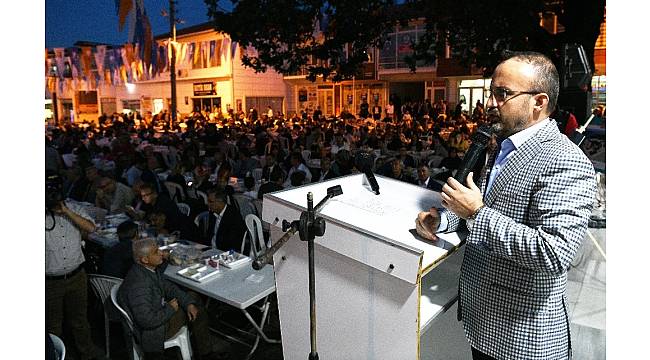 Turan Yenice&#39;de iftarda vatandaşlarla bir araya geldi