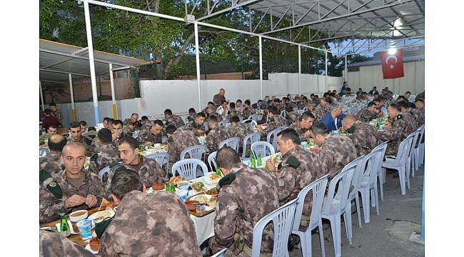 Vali Kaymak&#39;tan Afrin kahramanlarına iftar