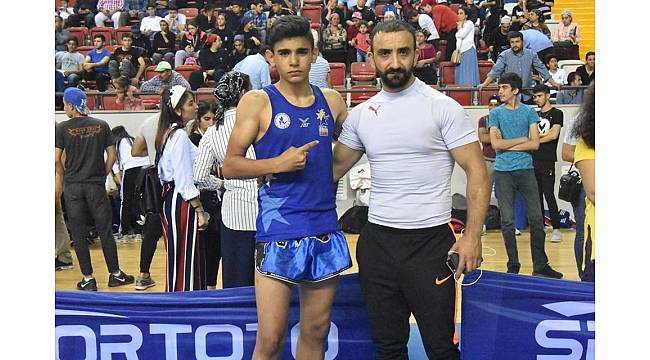 Vanlı sporculardan altın galibiyet