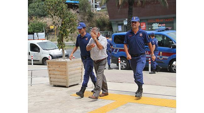 Alanya&#39;da esrar ve Hint keneviri ele geçirildi